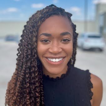 headshot Grace Simmons