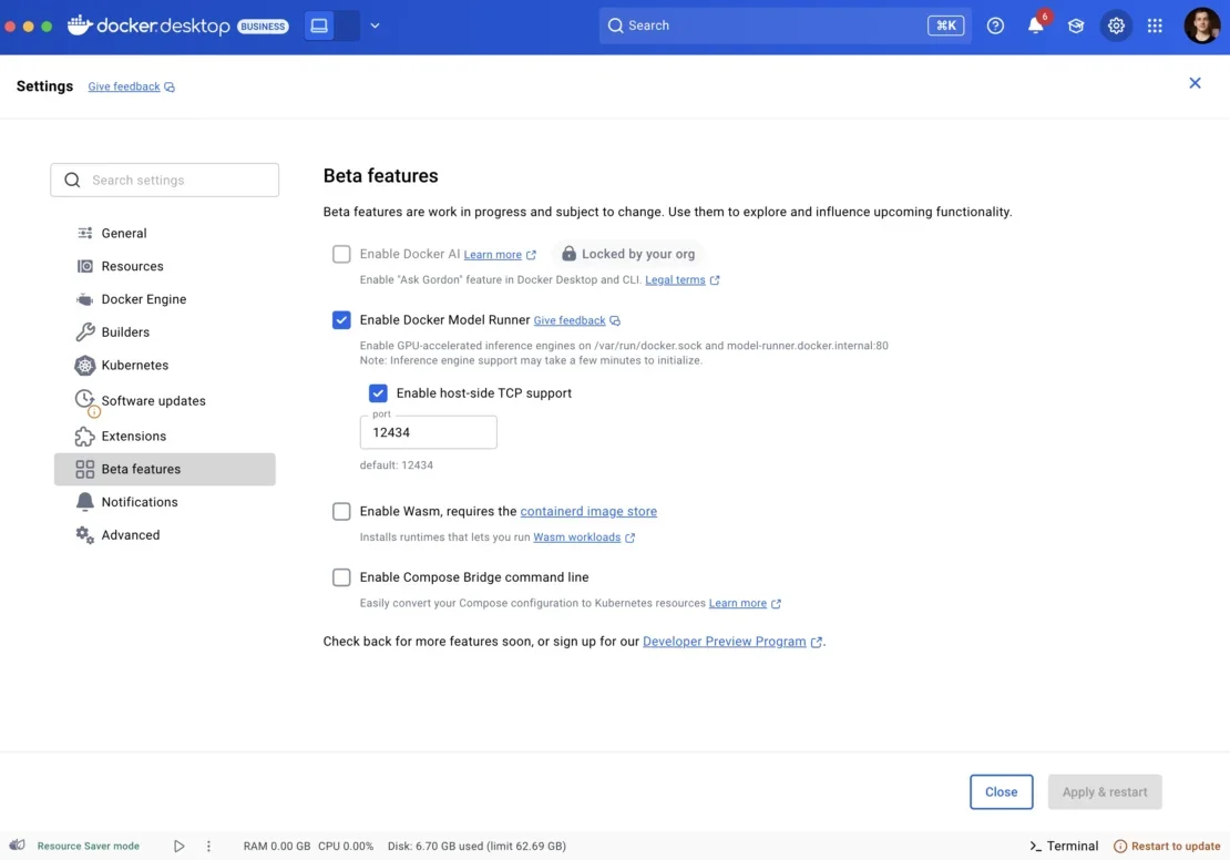 Docker Desktop のベータ版機能の設定で、ポート12434を有効にする方法が示されています