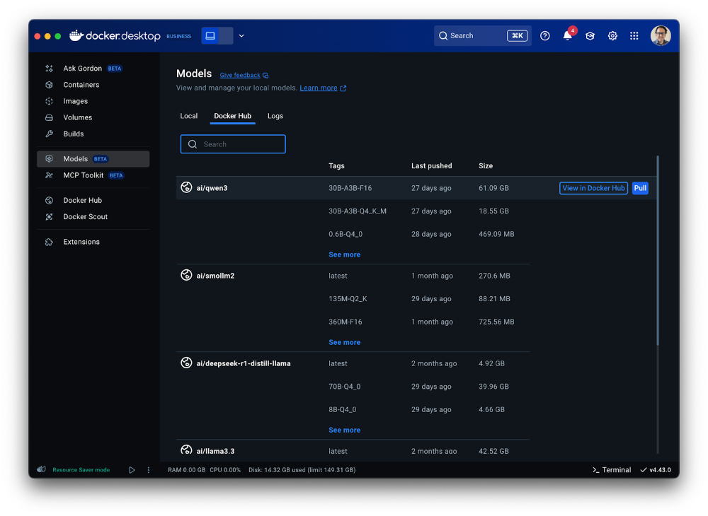 Docker Desktop の [モデル] メニュー内の [Docker Hub] タブのスクリーンショット。